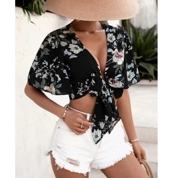 SHEIN Tops - NWT SHEIN VCAY Floral Print Butterfly Sleeve Knot Front Crop Top